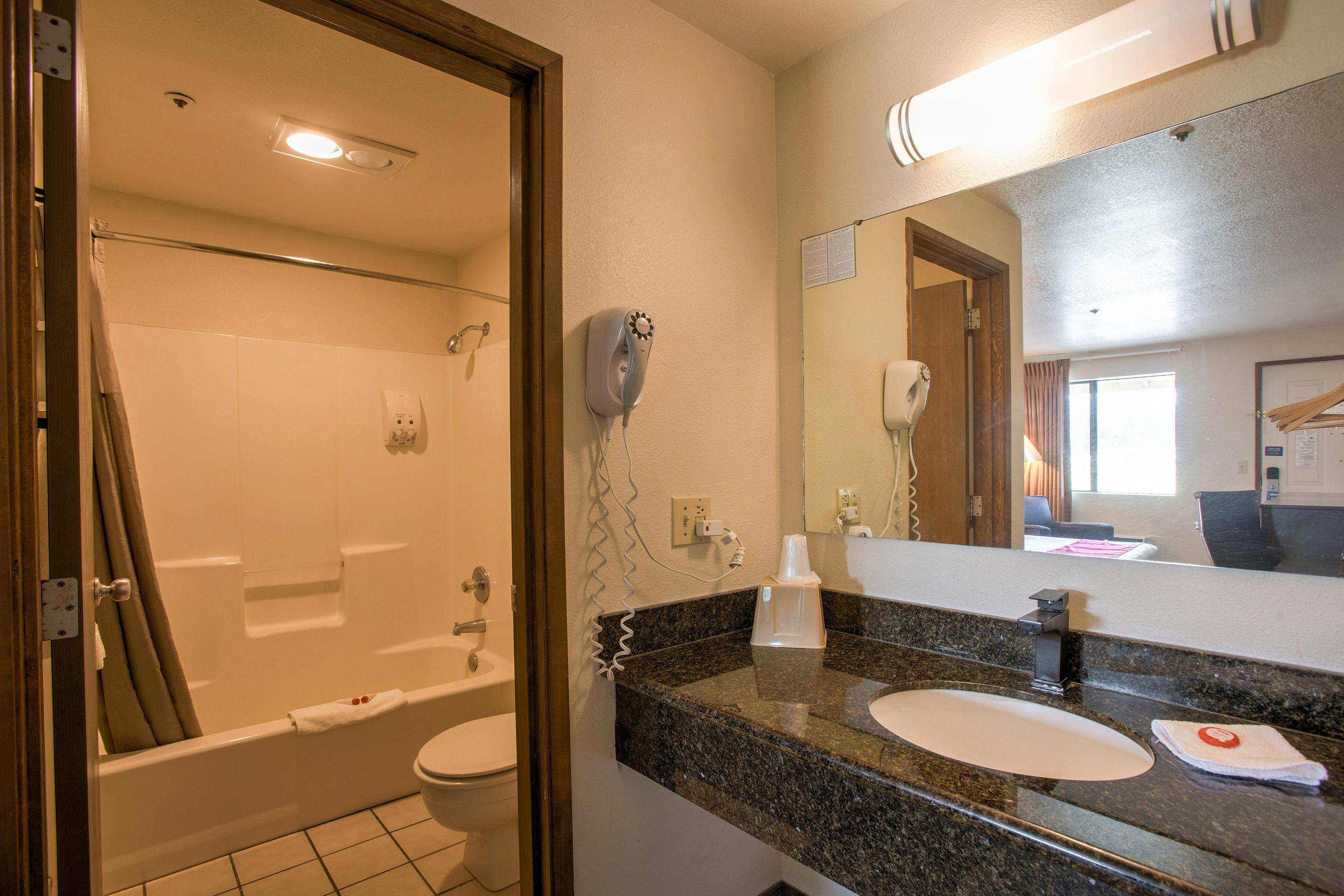 Oyo Woodland Hotel And Suites Bagian luar foto