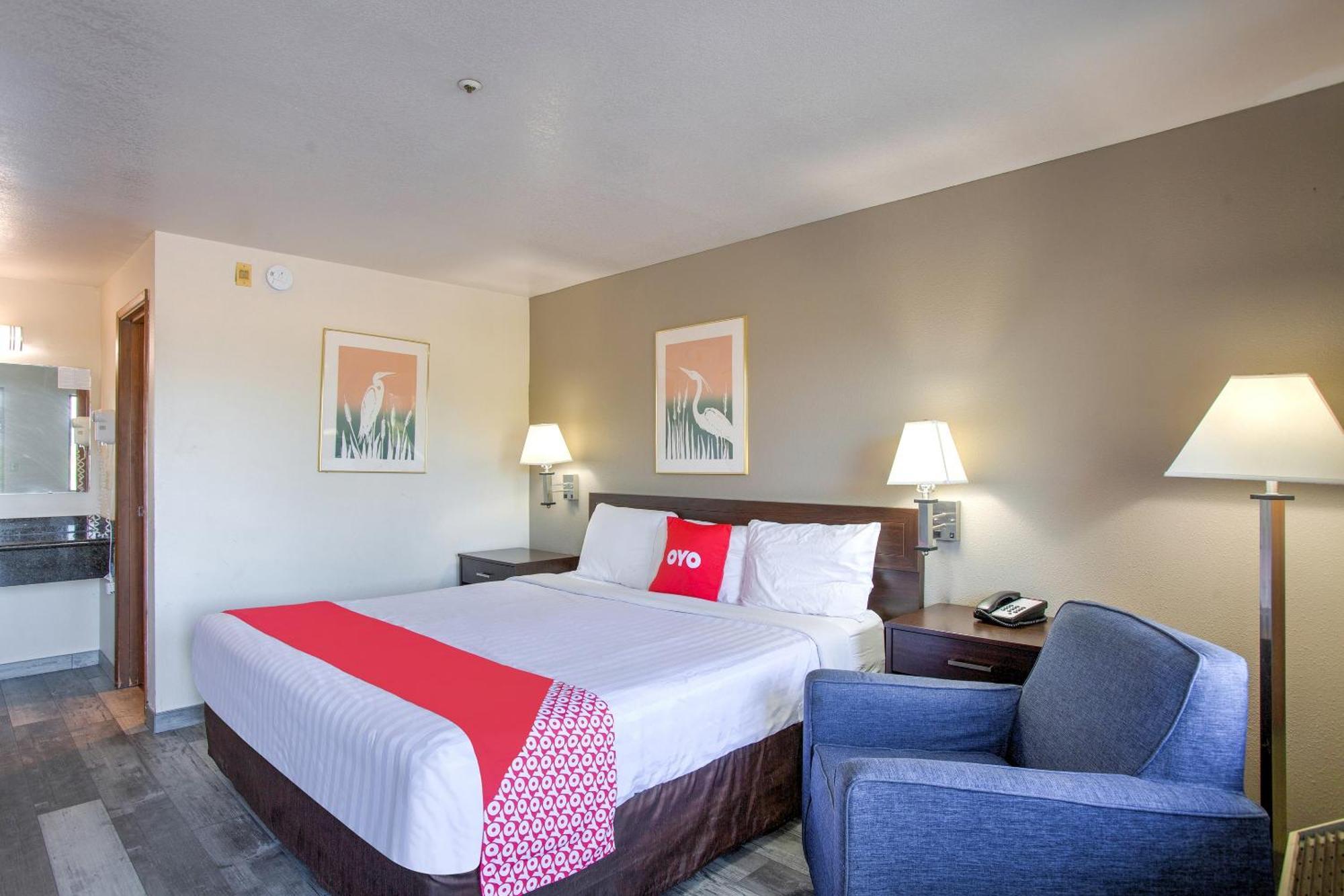 Oyo Woodland Hotel And Suites Bagian luar foto