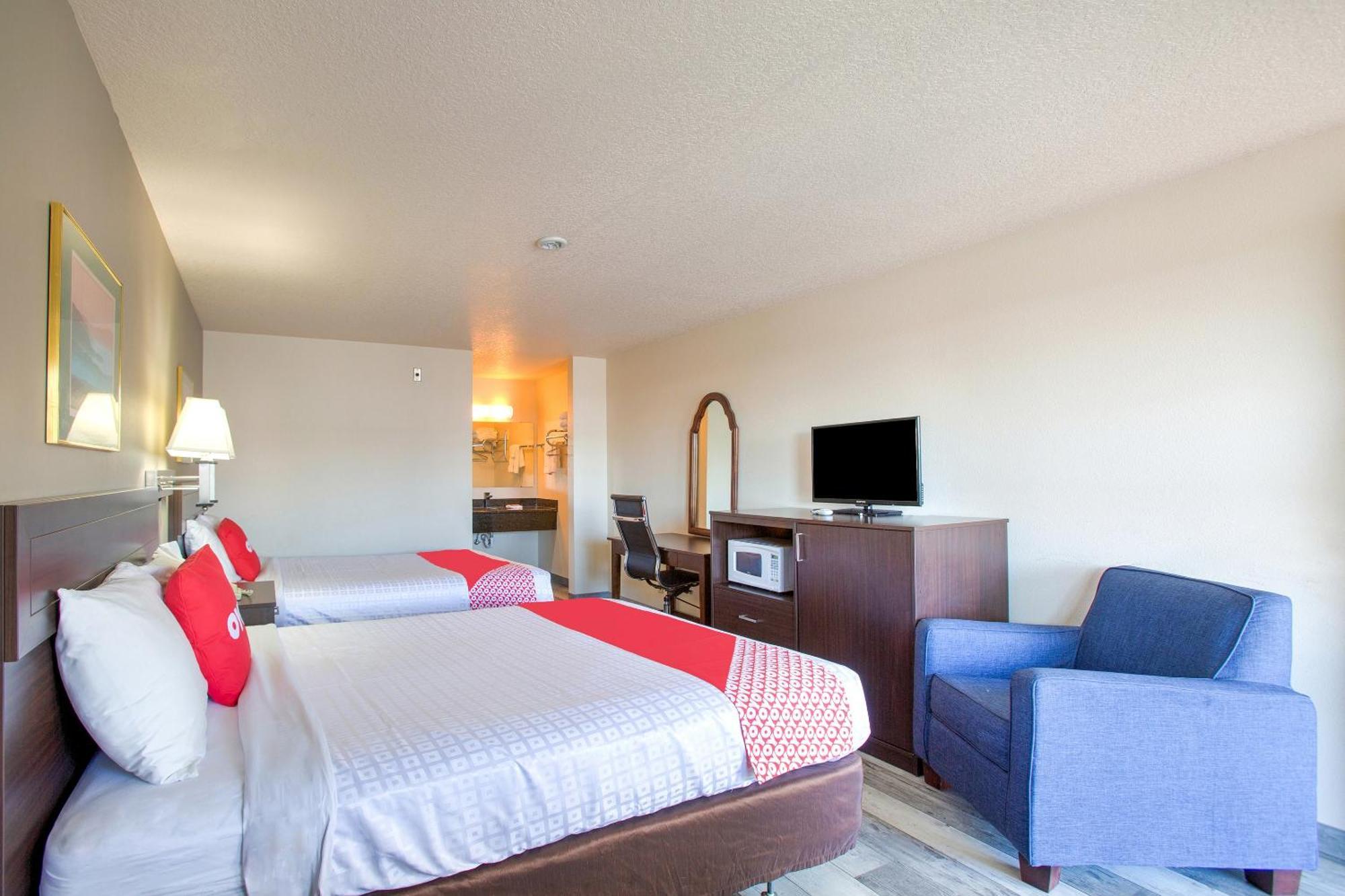 Oyo Woodland Hotel And Suites Bagian luar foto