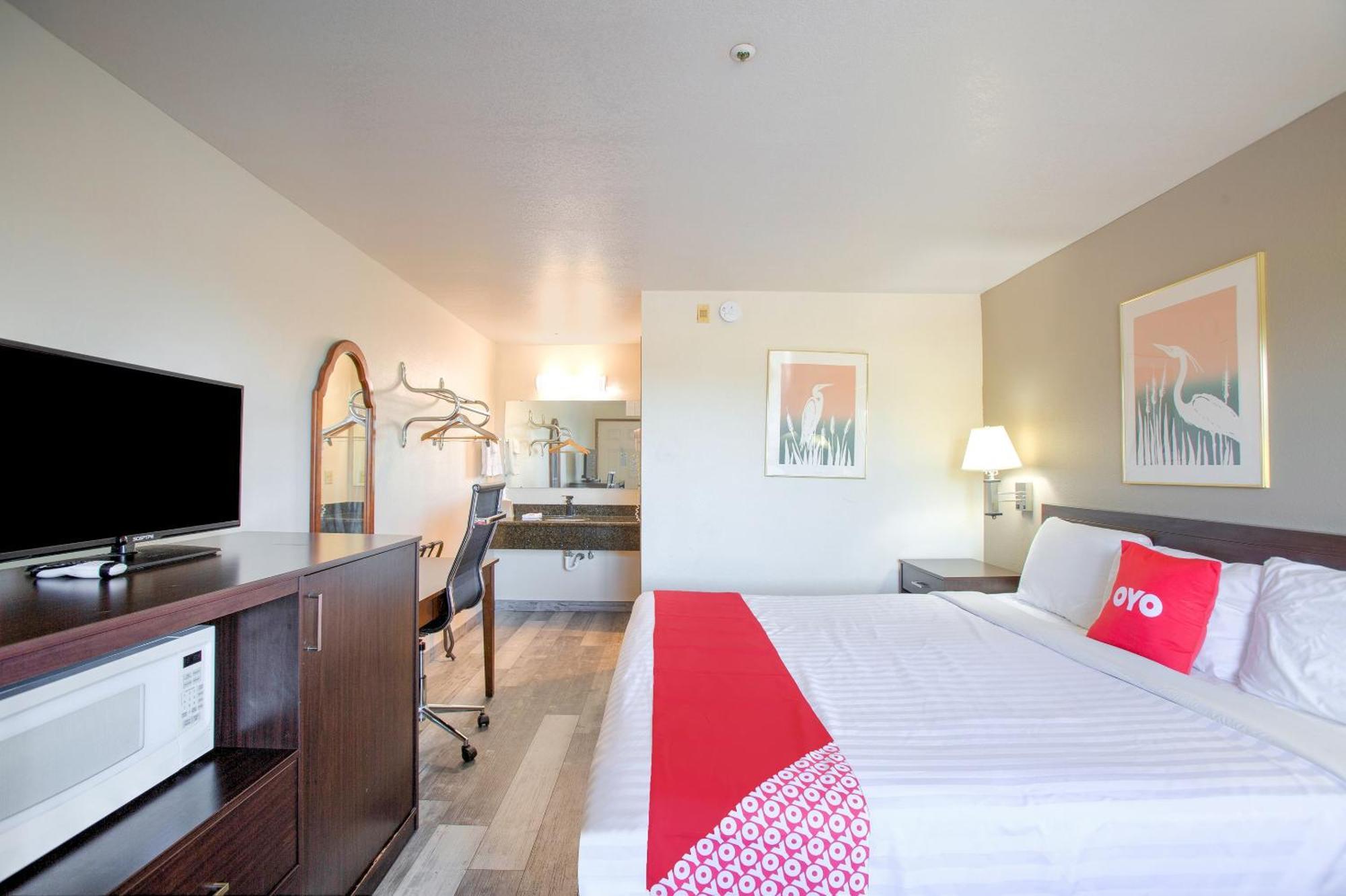 Oyo Woodland Hotel And Suites Bagian luar foto