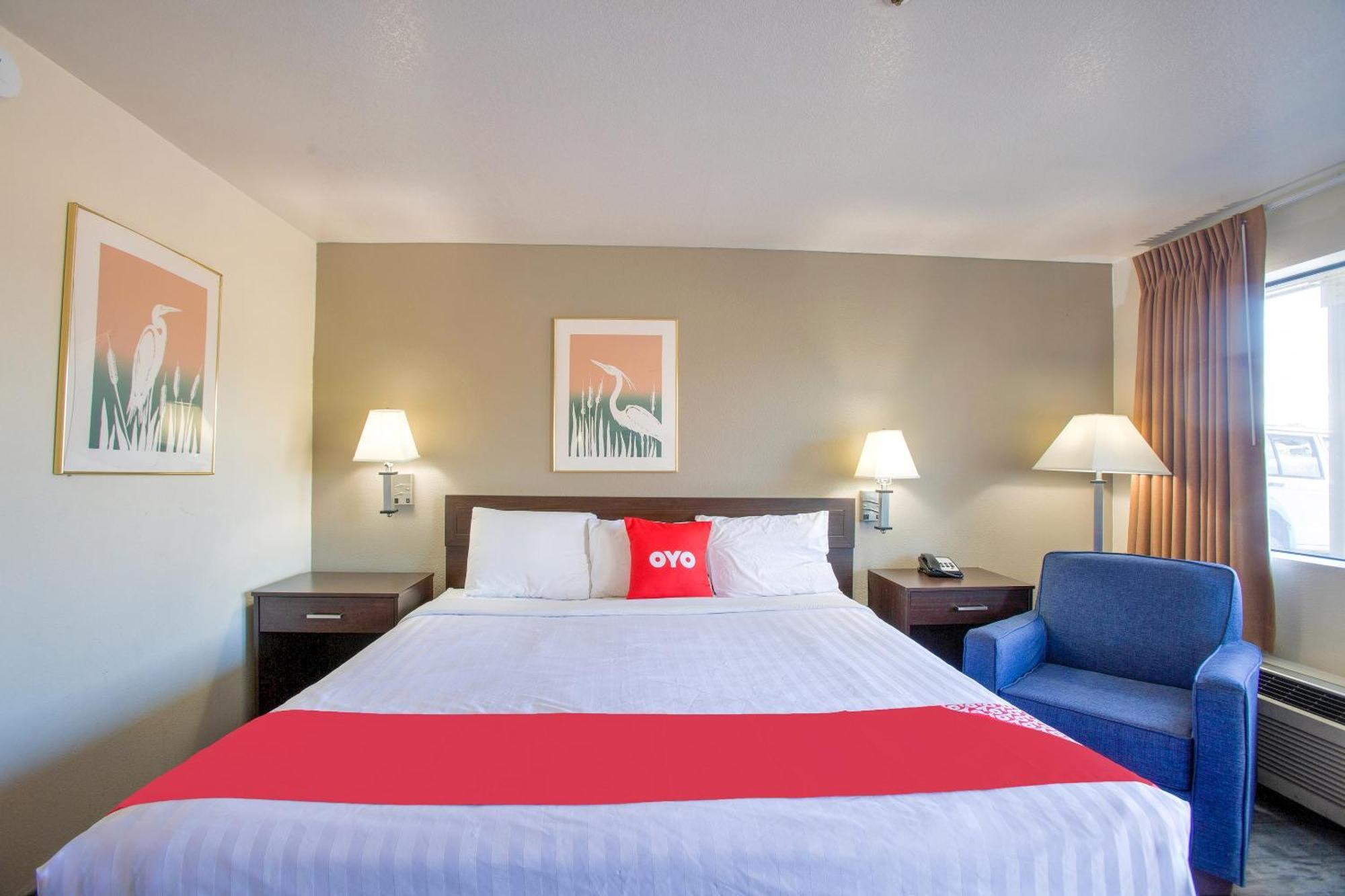 Oyo Woodland Hotel And Suites Bagian luar foto