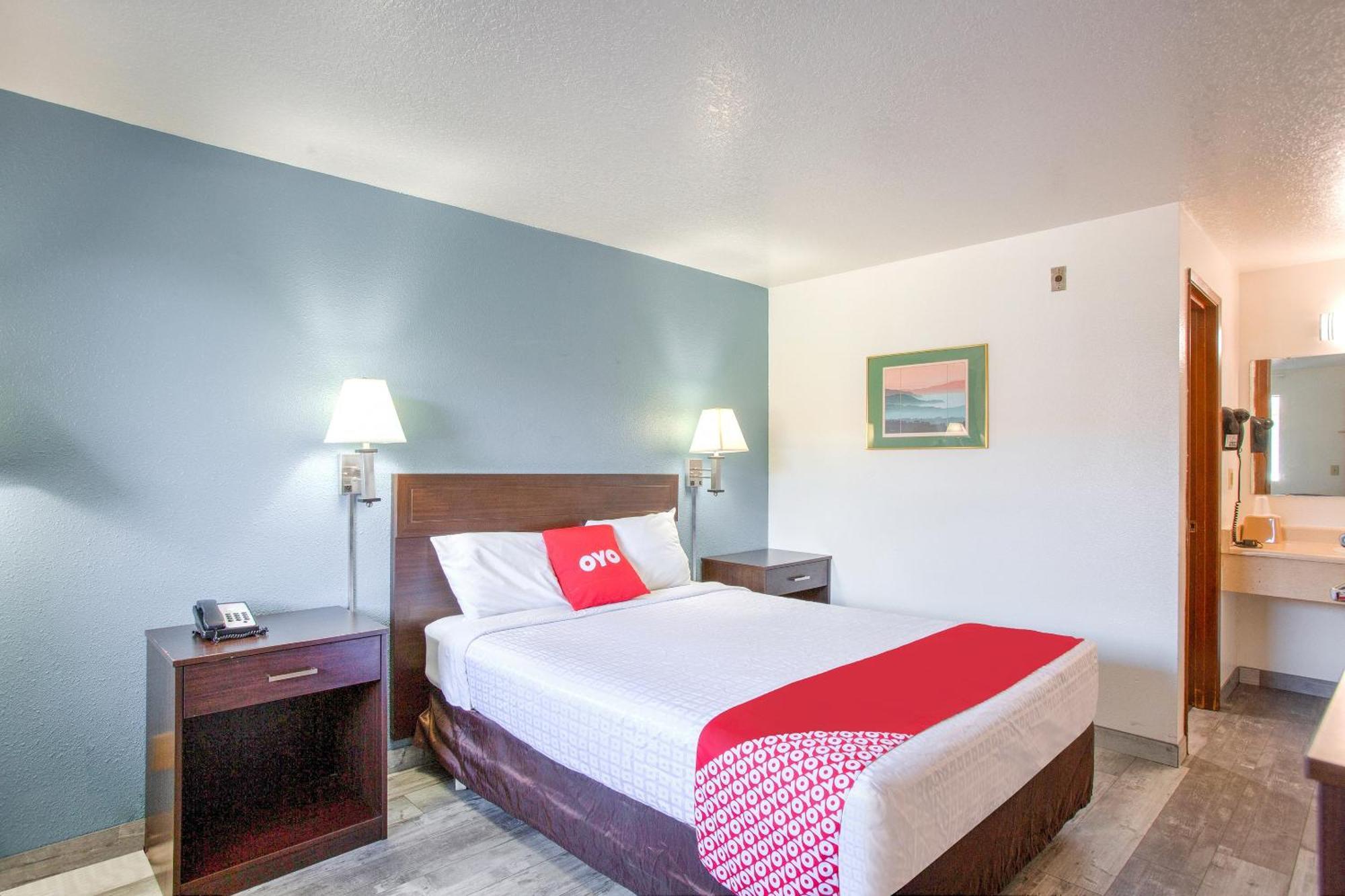 Oyo Woodland Hotel And Suites Bagian luar foto