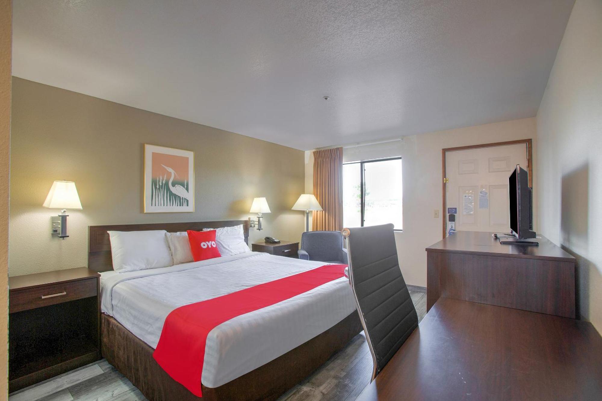 Oyo Woodland Hotel And Suites Bagian luar foto