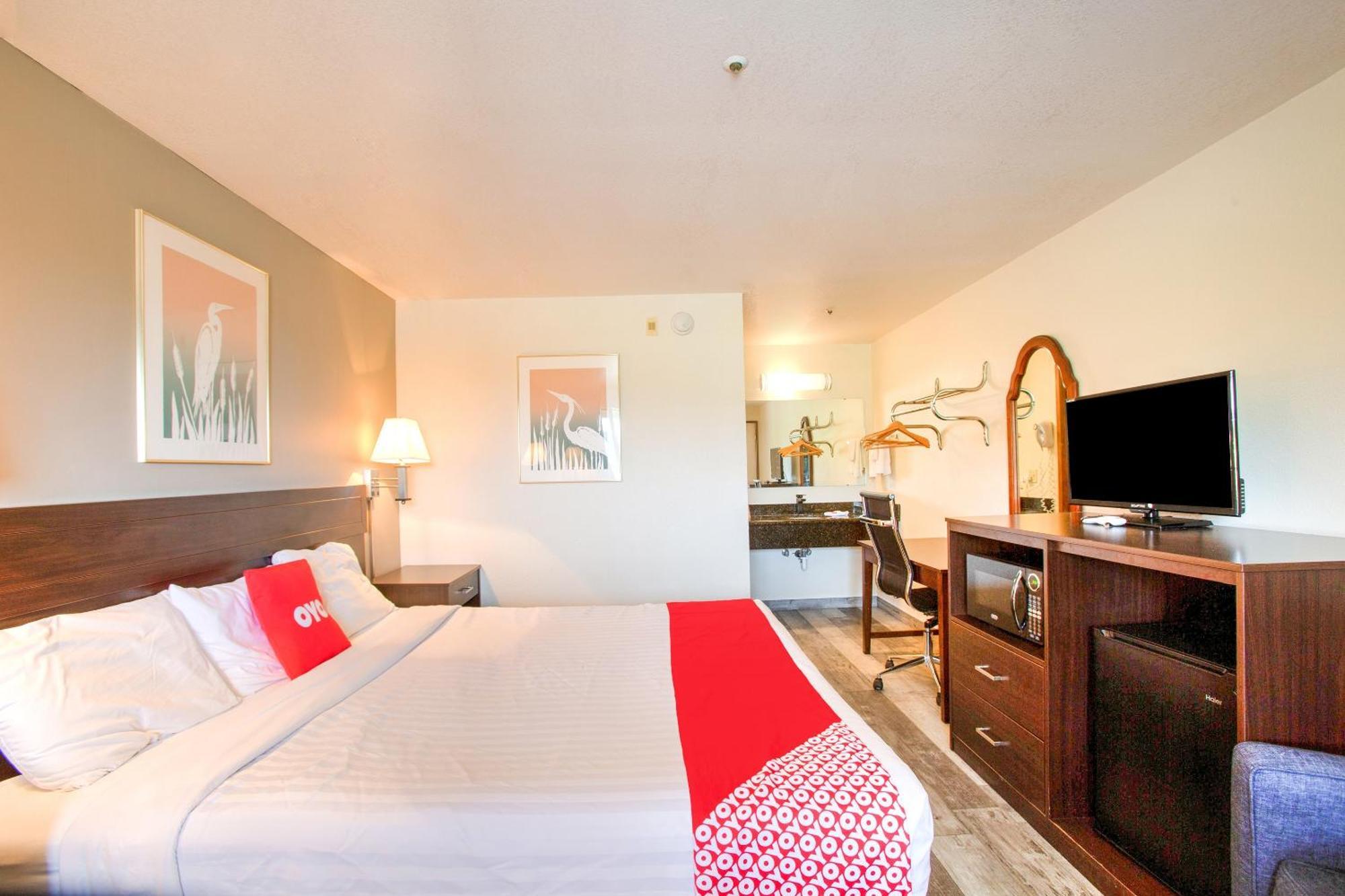 Oyo Woodland Hotel And Suites Bagian luar foto
