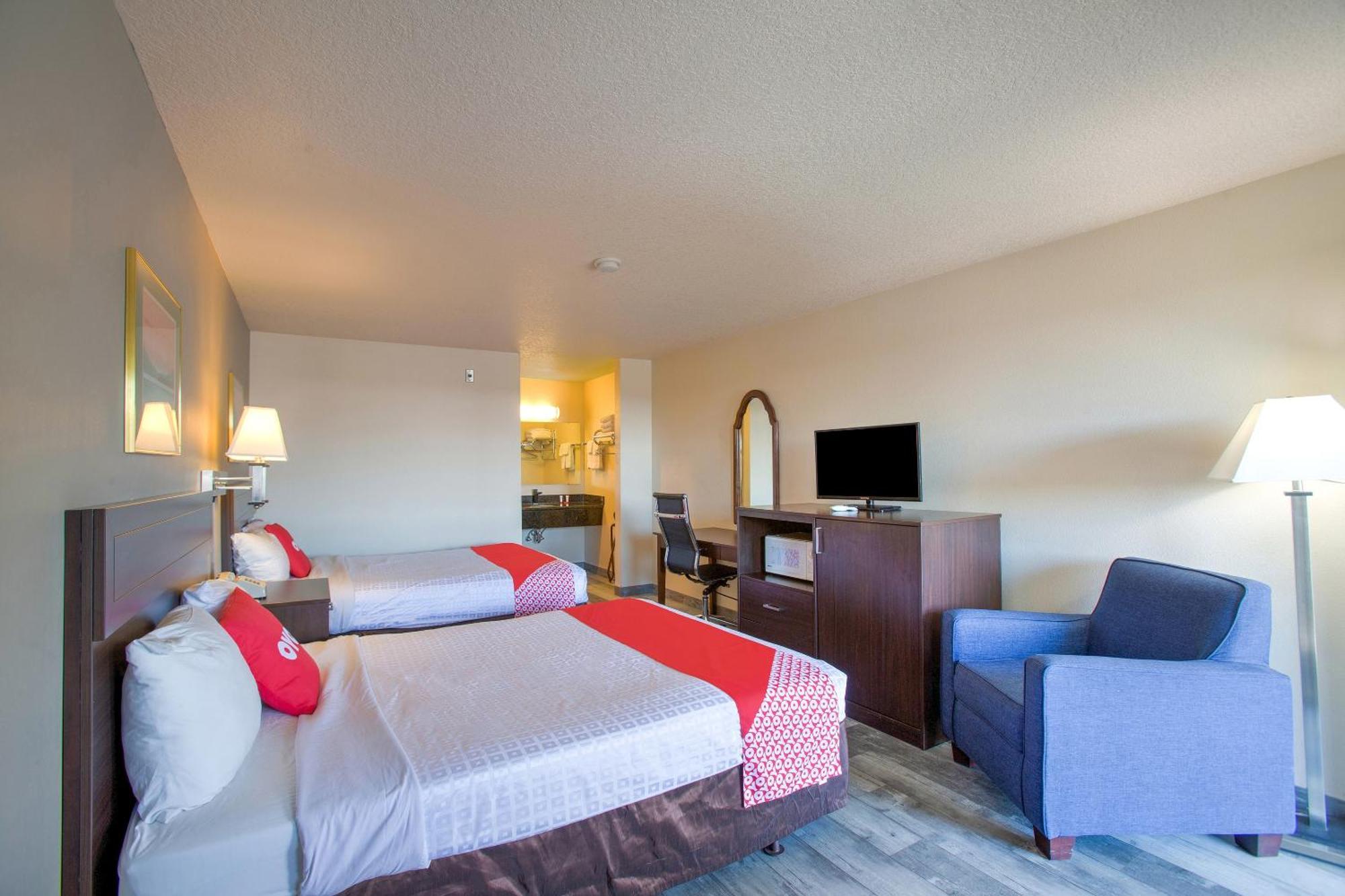 Oyo Woodland Hotel And Suites Bagian luar foto