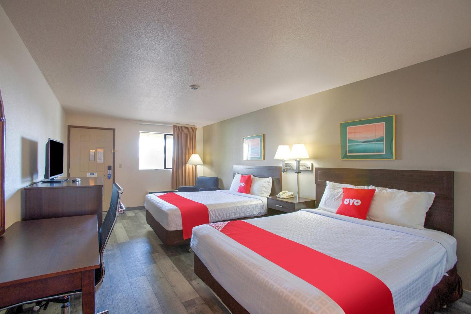 Oyo Woodland Hotel And Suites Bagian luar foto