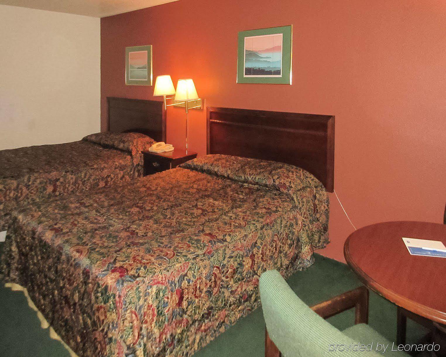 Oyo Woodland Hotel And Suites Bagian luar foto